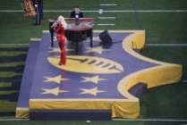 Lady Gaga sing the national anthem